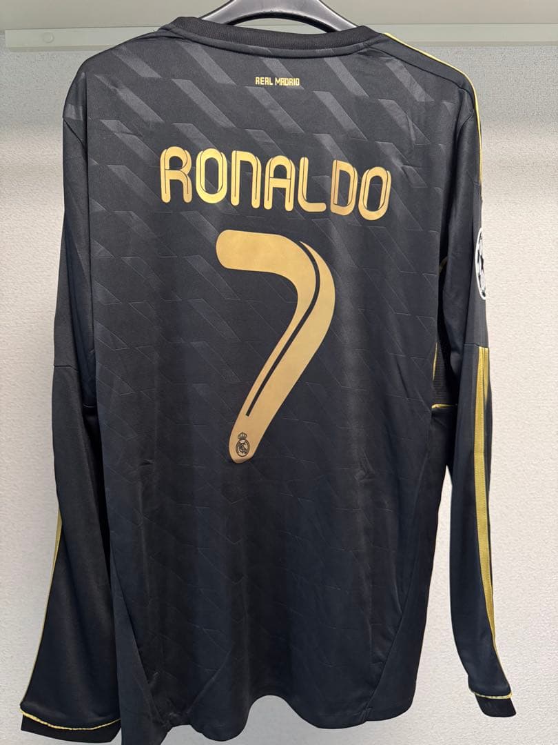 まぐろんReal Madrid RONALDO 7 長袖シャツ黒　Lサイズ
