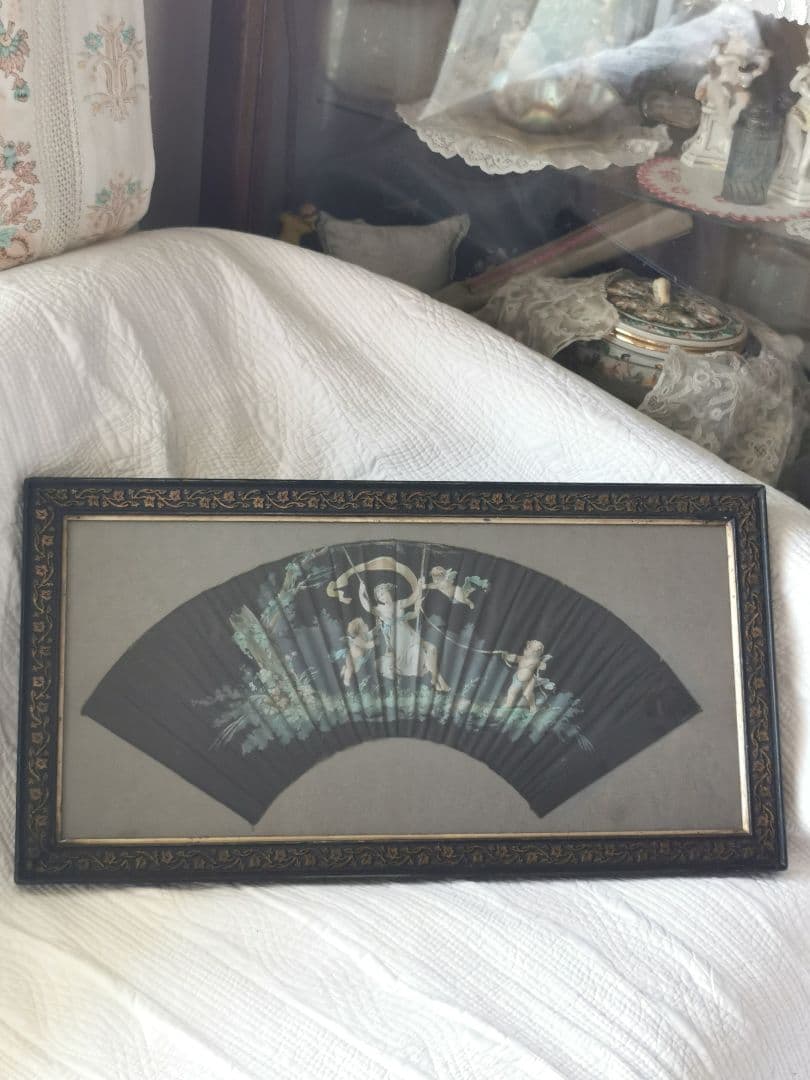アンティークガラスフレーム 手描きシルク扇 天使と女性 ハンドペイントファン額装