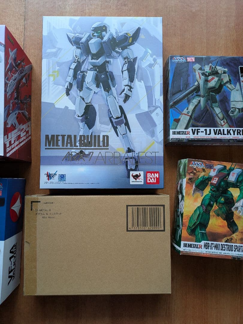 新品　リアルロボット　メタルフィギュア