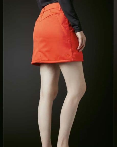 再再再値下げ新品　デサントゴルフ　ダウンスカートМ　定価23100円中綿オレンジ