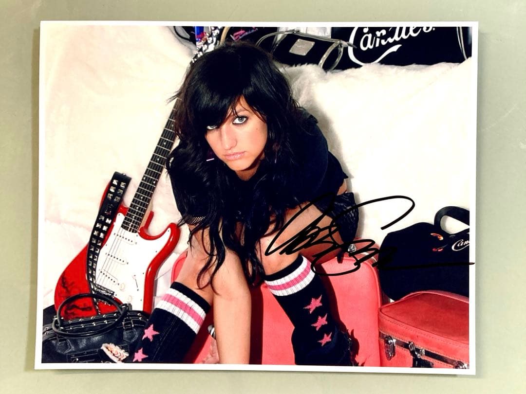 アシュリー・シンプソン直筆サイン入り超大型写真‥Ashlee Simpson…