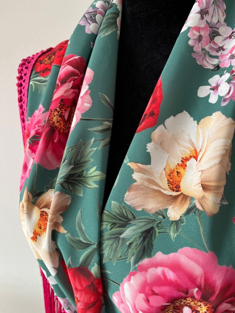 フラメンコ　マントンシージョ　グリーンxカラフル花柄　フクシアピンクフレコ