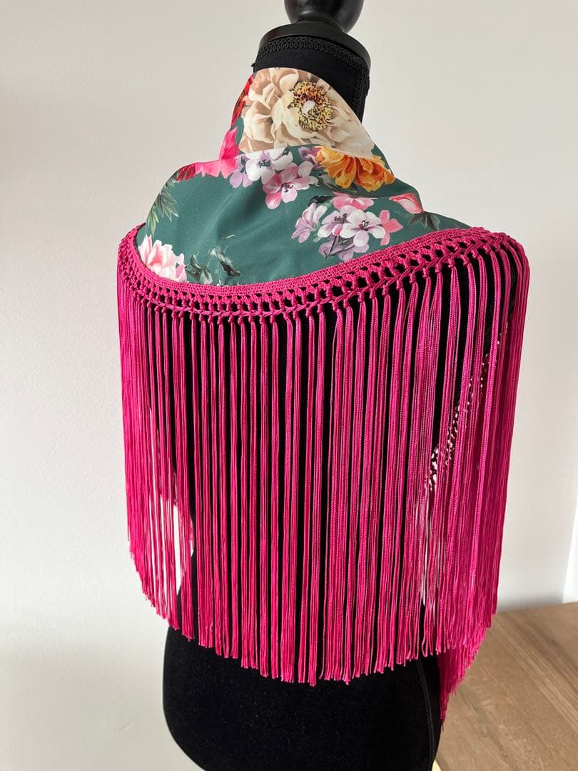 フラメンコ　マントンシージョ　グリーンxカラフル花柄　フクシアピンクフレコ