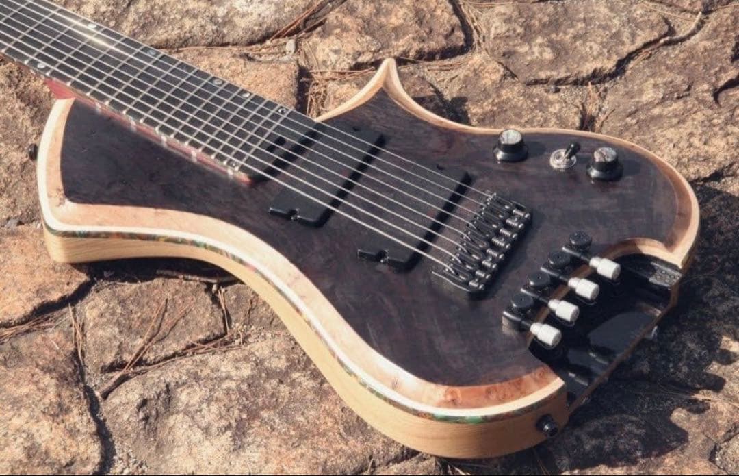 ヘッドレス８弦ギター