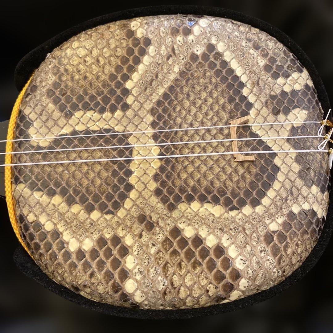 【ほぼ新品・美品】平田三線 蛇皮 ケース付き沖縄三味線・三味線デビュー初心者