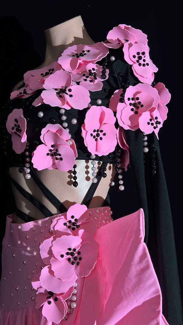社交ダンス衣装 ピンクと黒 フラワー装飾