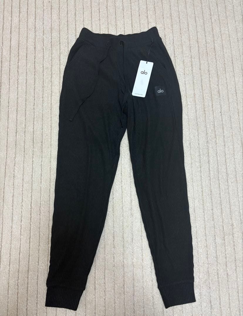 alo ブラックリブ編みセットアップ