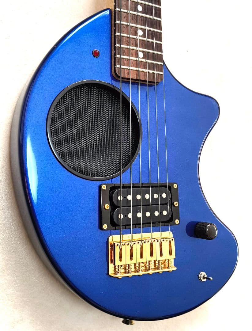 【美品】ZO-3C ブルー アンプ内蔵ギター オーバードライブSW付 専用ケース