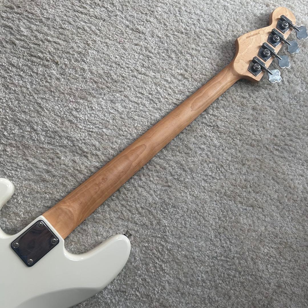 Legend レジェンド　ジャズベースタイプ エレキベース　ホワイト　ケース付き