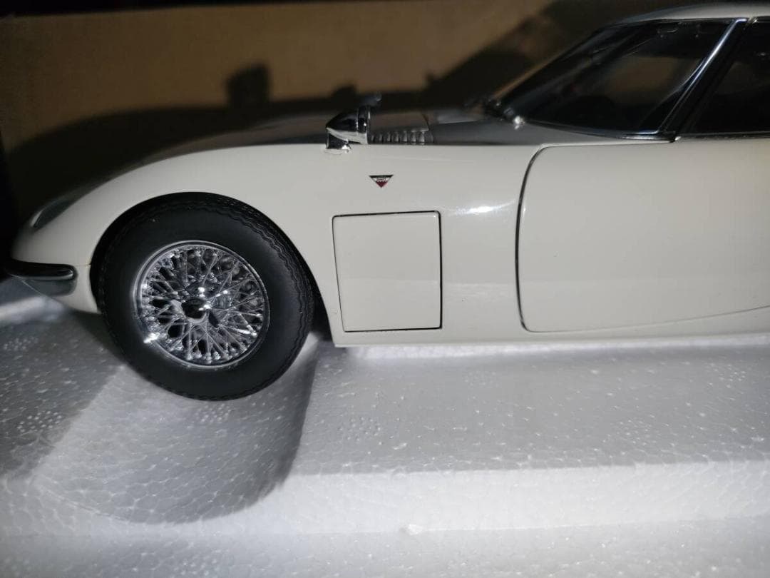 オートアート コンポジット 1/18 トヨタ・2000GT ワイヤースポーク 白
