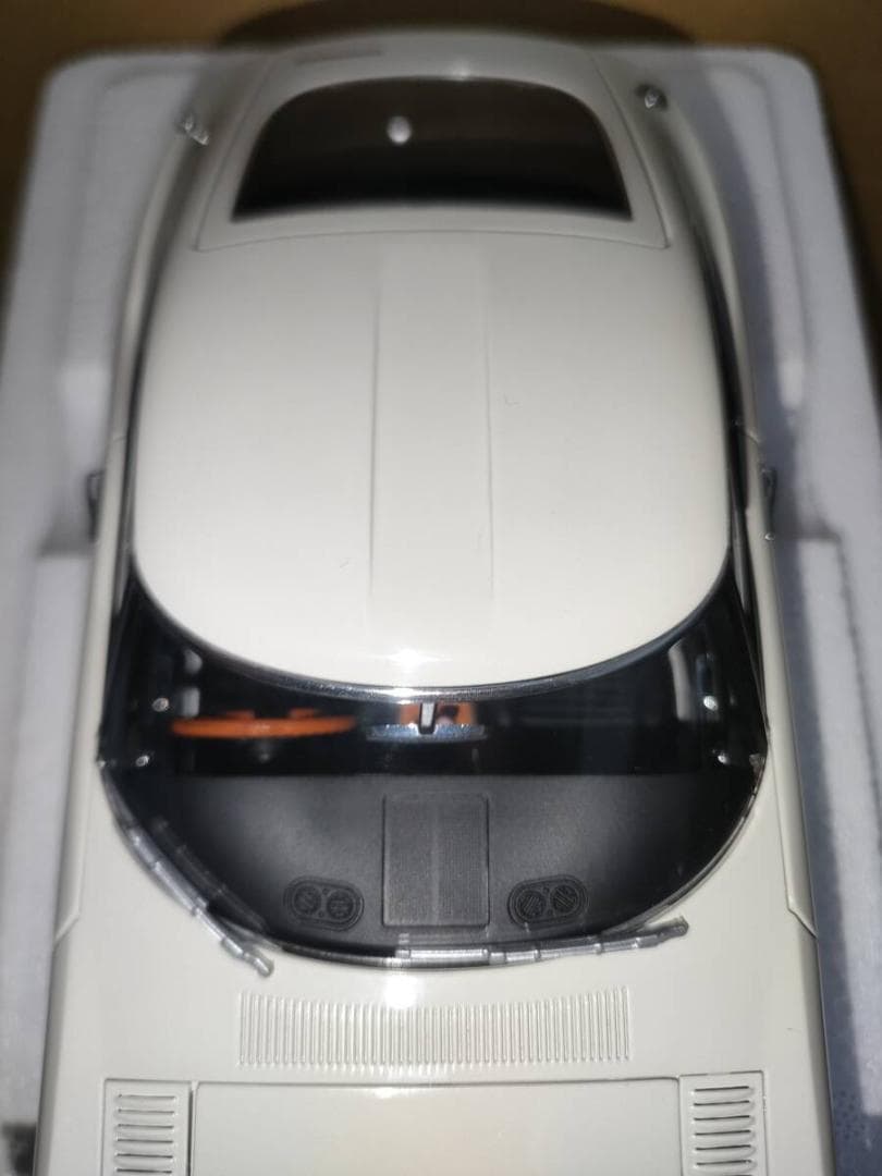 オートアート コンポジット 1/18 トヨタ・2000GT ワイヤースポーク 白