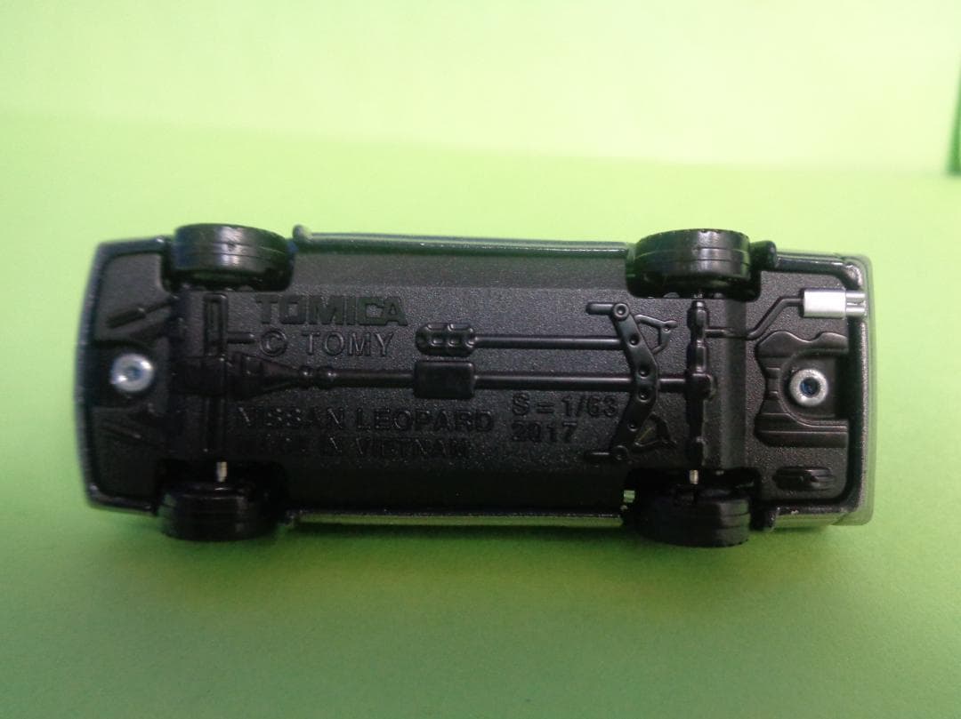 トミカプレミアム　タカラトミーモール　日産レパード