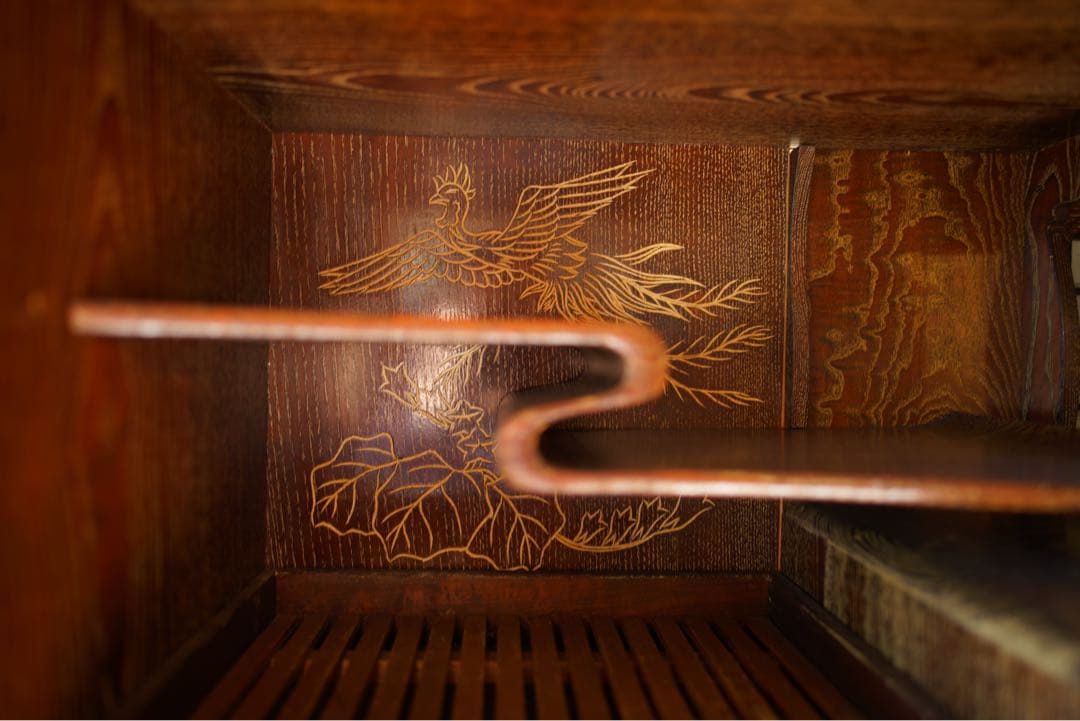 ☆101☆タモ材の玉杢目が美しい茶箪笥