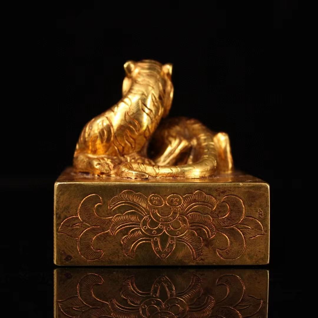 中国古美術・旧蔵錾花鎏金工芸の虎印鑑・純銅・高浮彫・置物・書道具・文房具・風水
