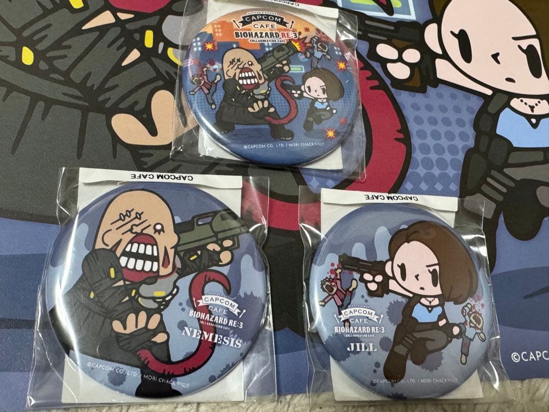 カプコンカフェ バイオハザード RE3 コラボカフェマット コースター 缶バッジ