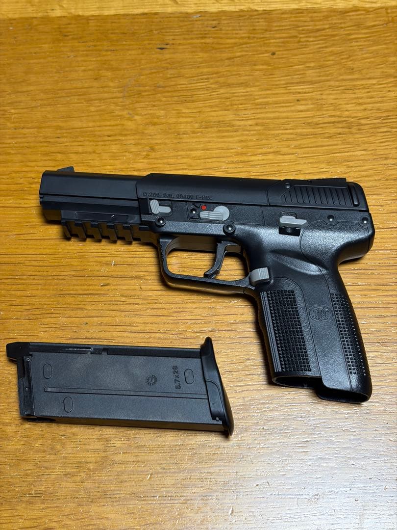 東京マルイ No.33 FN 5-7 18歳以上ガスブローバック