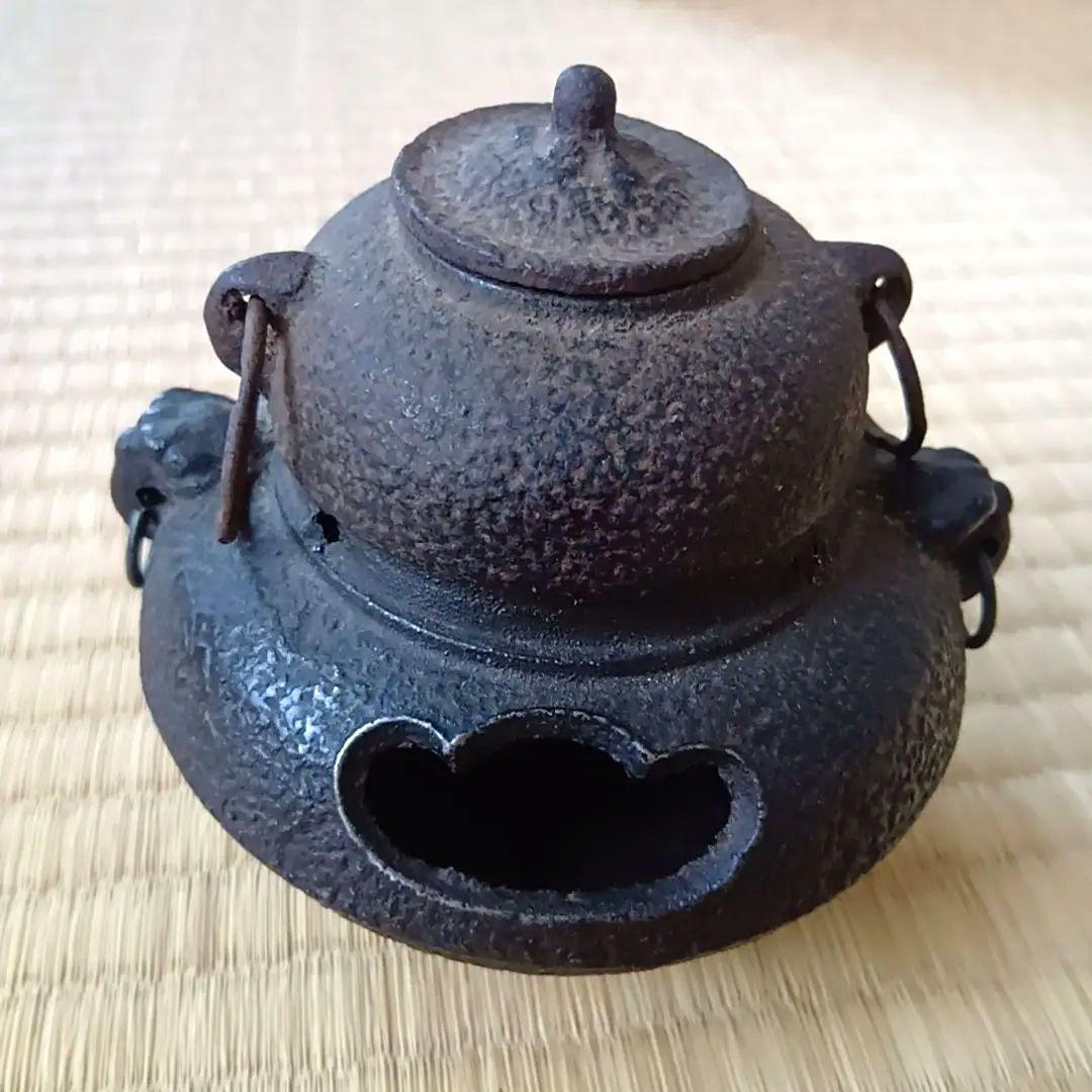 骨董品 茶釜 茶道具 唐獅子 香炉 火鉢 霰文様 置物 レトロ 鉄製 鉄器