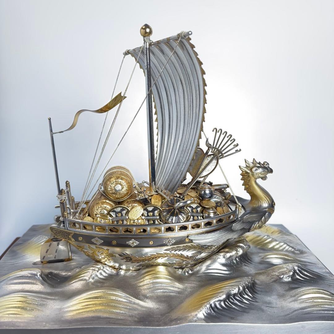 純銀製？ 宝船 置物 ガラスケース付 銀製刻印あり