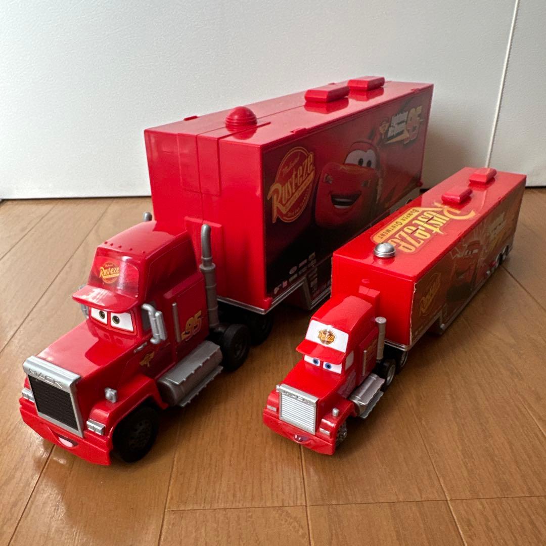 廃盤レア希少　カーズ ディズニー トミカ 大きなマックトレーラー