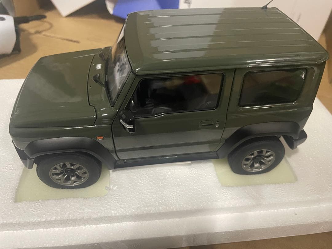 オートアート1/18 スズキ ジムニー シエラ (JB74) モスグリーン