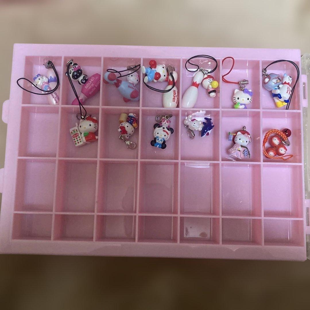 経年品　キティちゃんご当地ストラップ　色々　97個セット