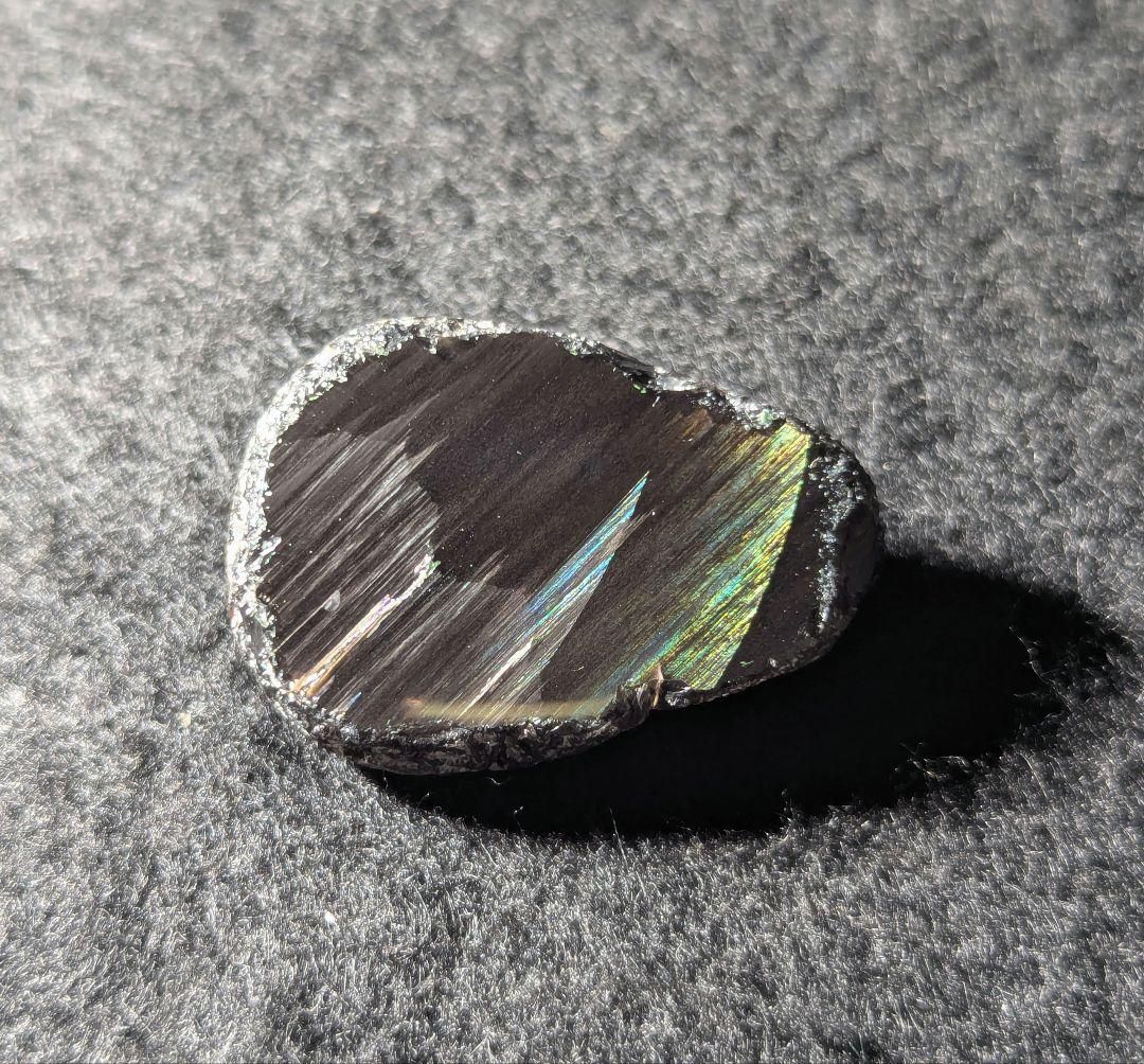 ※特級品【研磨品】十勝石玲瓏　北海道産レインボーオブシディアン　十勝石　玲瓏石