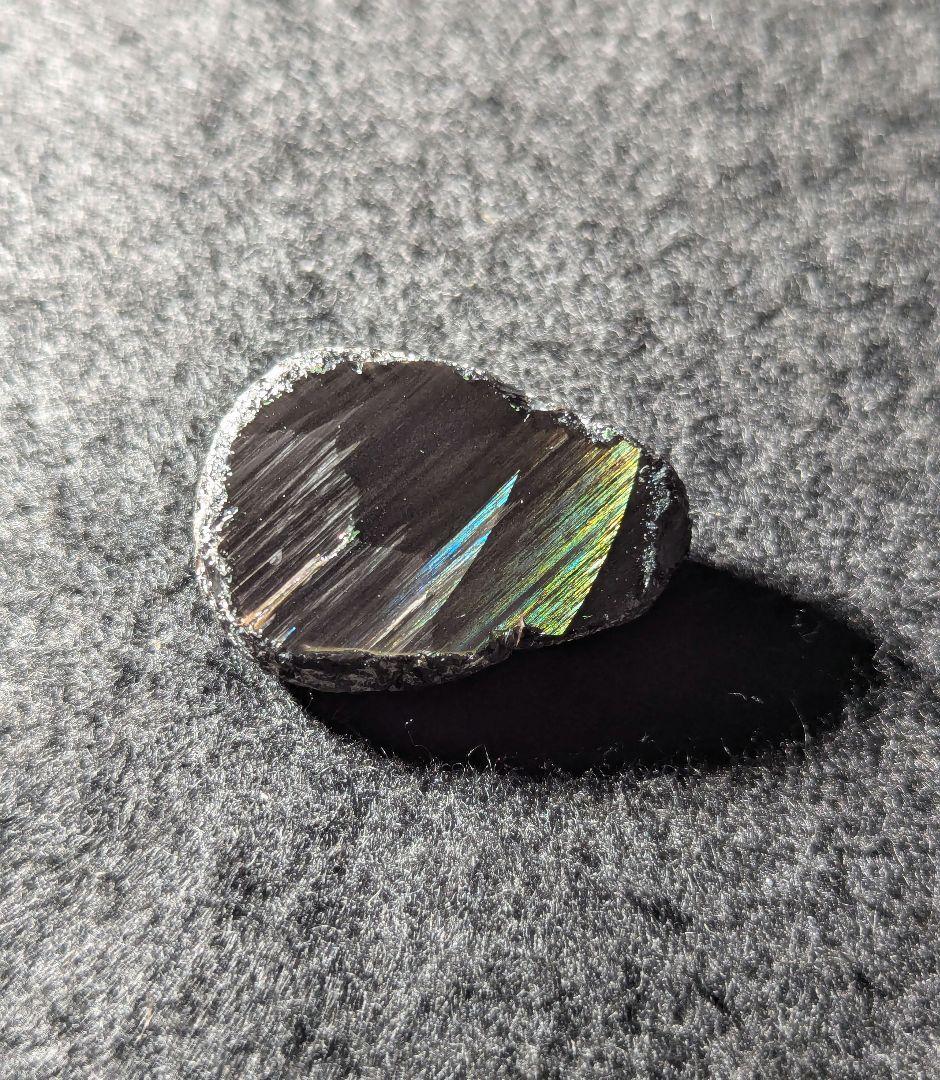 ※特級品【研磨品】十勝石玲瓏　北海道産レインボーオブシディアン　十勝石　玲瓏石