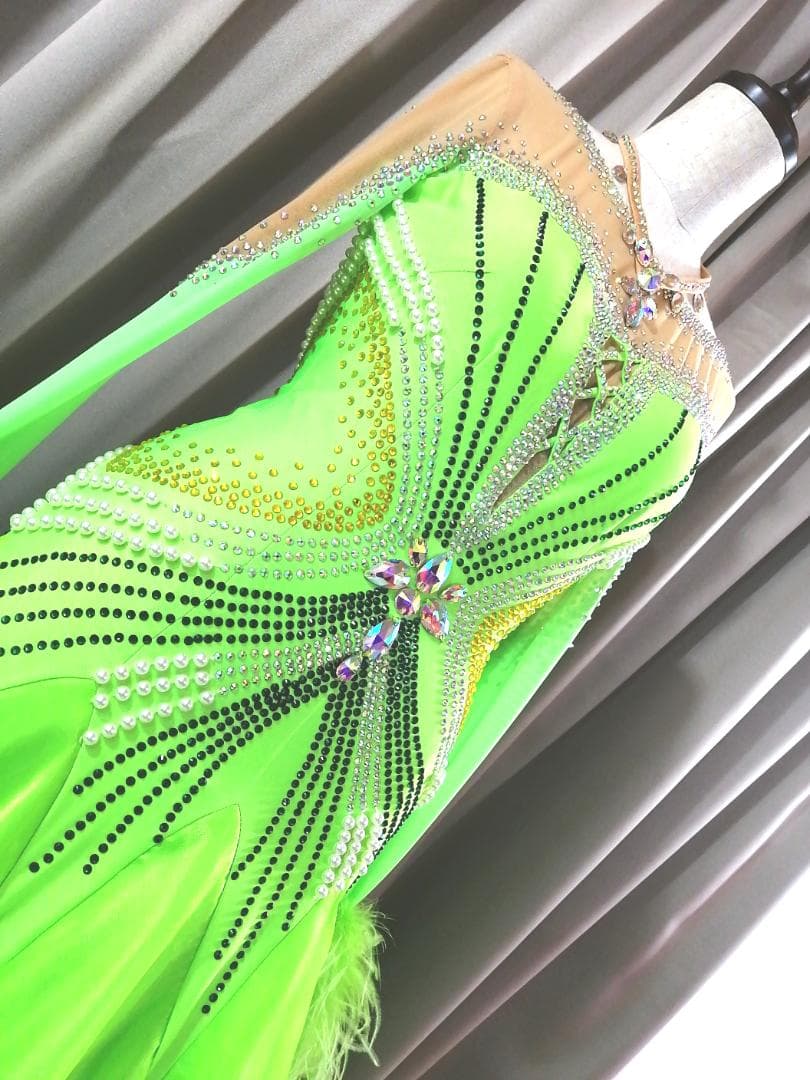新品　社交ダンスドレス　蛍光グリーン　118cm 　Mサイズ