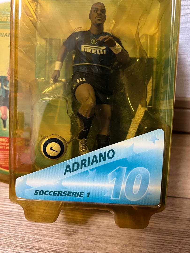 アドリアーノ フィギュア インテル　人形