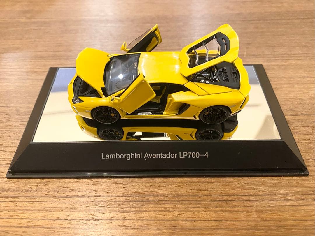 新古品 1/43 オートアート ランボルギーニ アヴェンタドール イエロー