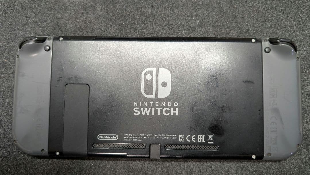 【初代 Nintendo Switch（ポーチ付き）】