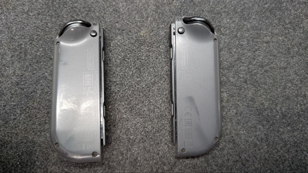 【初代 Nintendo Switch（ポーチ付き）】