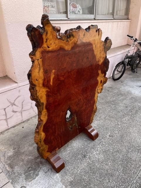 自然木の赤褐色家具