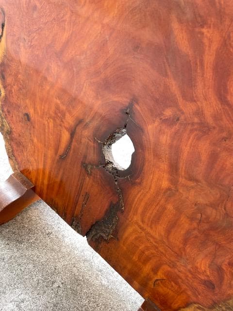 自然木の赤褐色家具