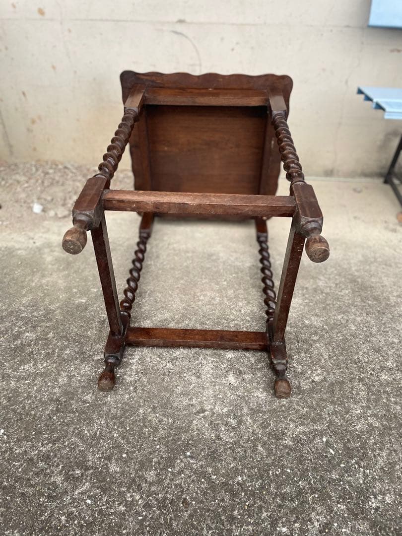 イギリスアンティーク家具　オケージョナルテーブル　英国　コーヒーテーブル