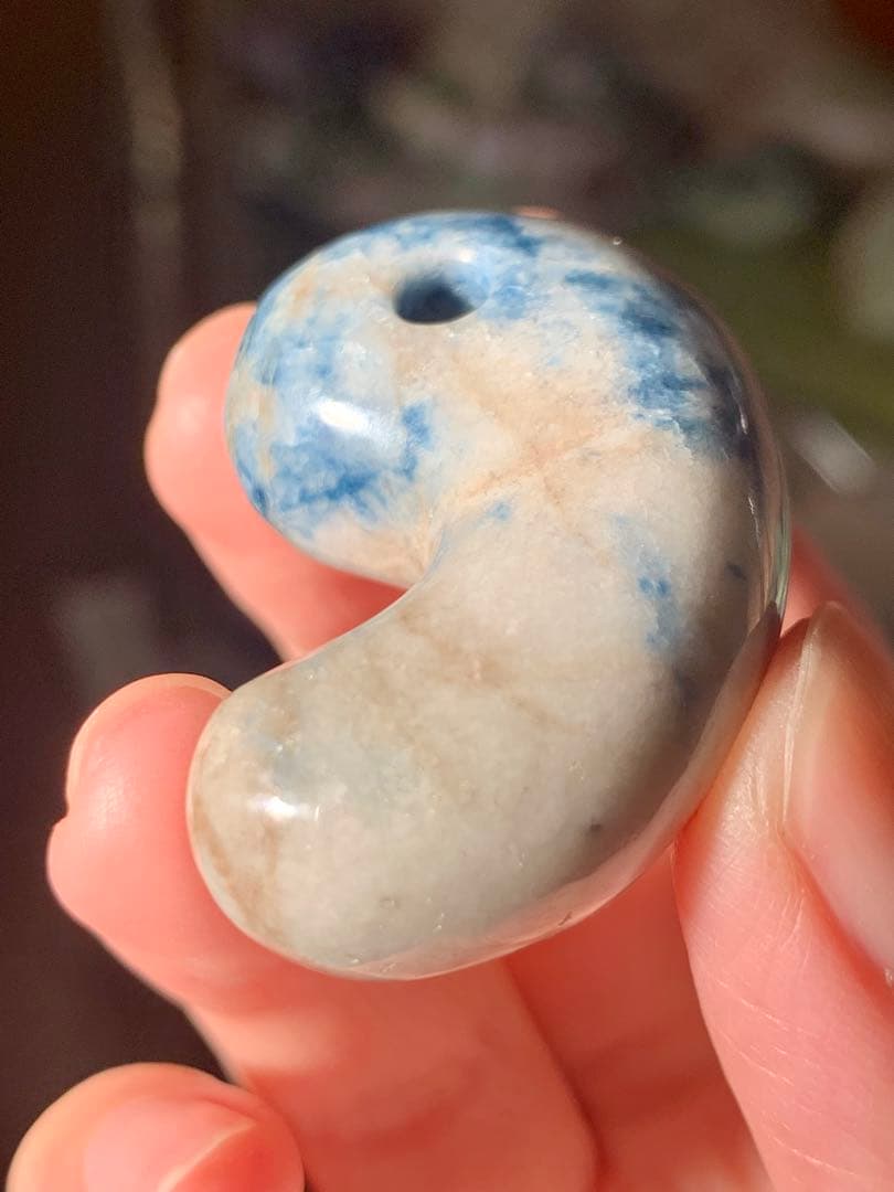 最上級　茄子紺　入りコン沢青翡翠　勾玉　糸魚川翡翠　コン沢勾玉　ひすい　ヒスイ