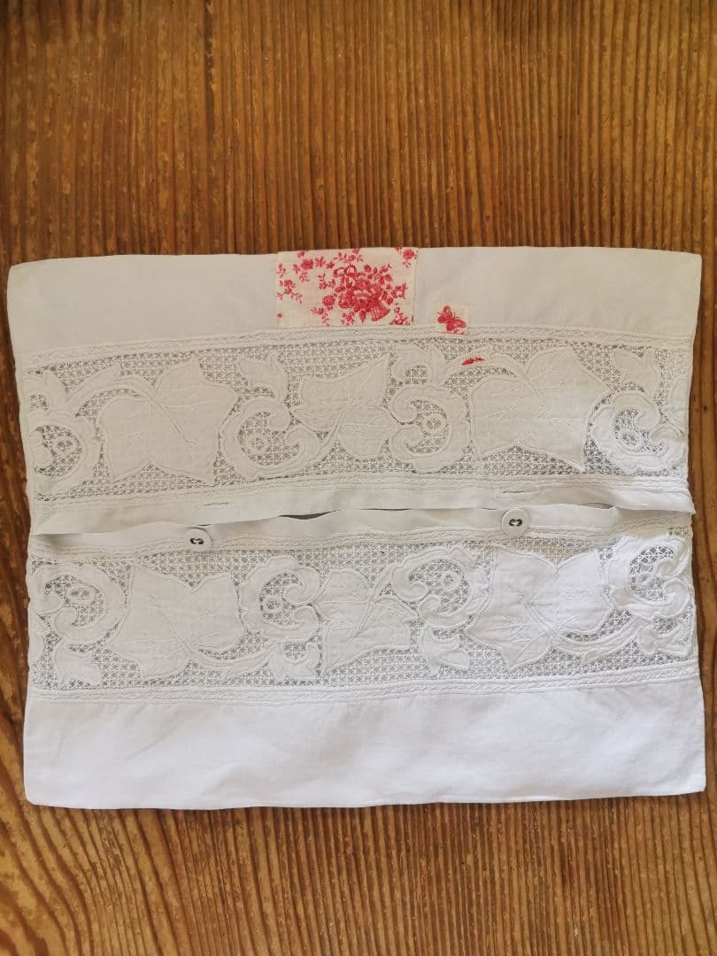 アンティーク オープンカットワーク薔薇レース イニシャル花文字刺繍 リネンカバー