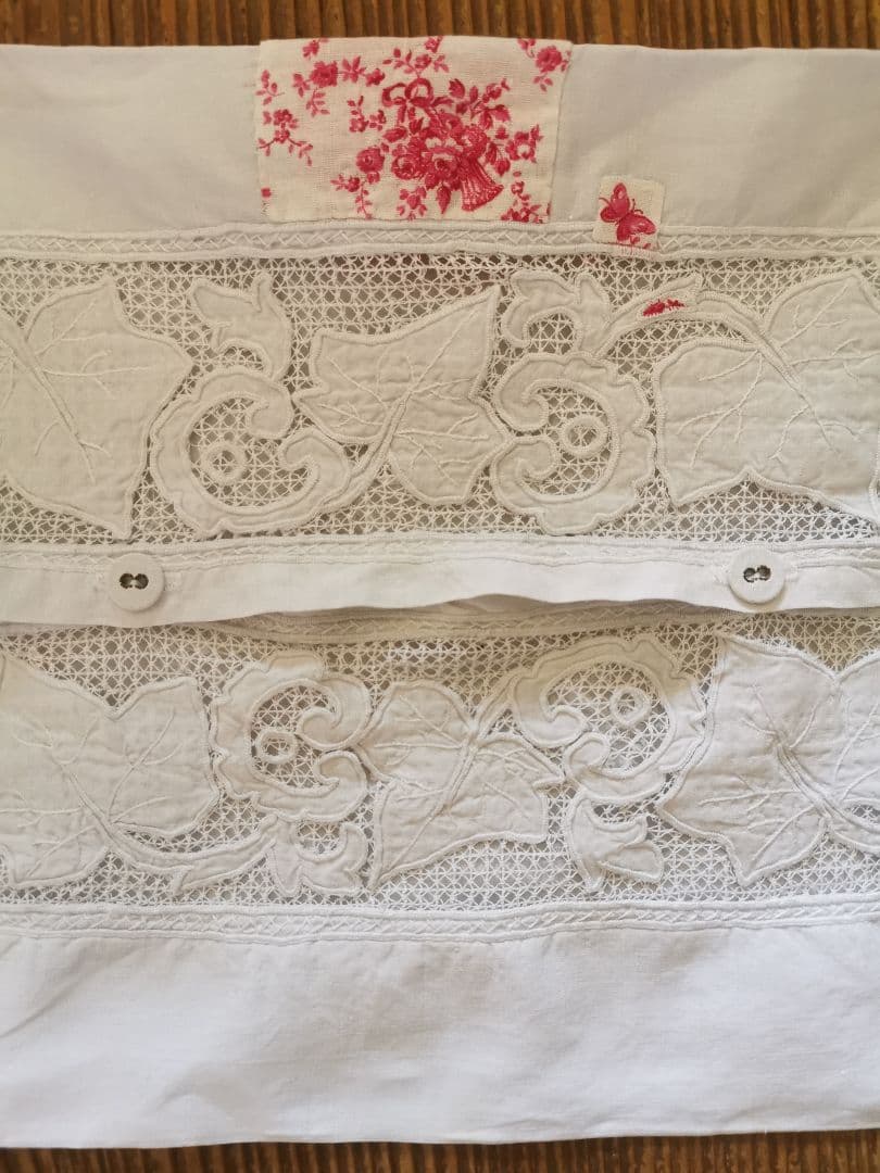 アンティーク オープンカットワーク薔薇レース イニシャル花文字刺繍 リネンカバー
