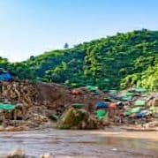 【特大210ct天然トルマリン原石 とフローライト ミャンマー産ビルマ　モゴック