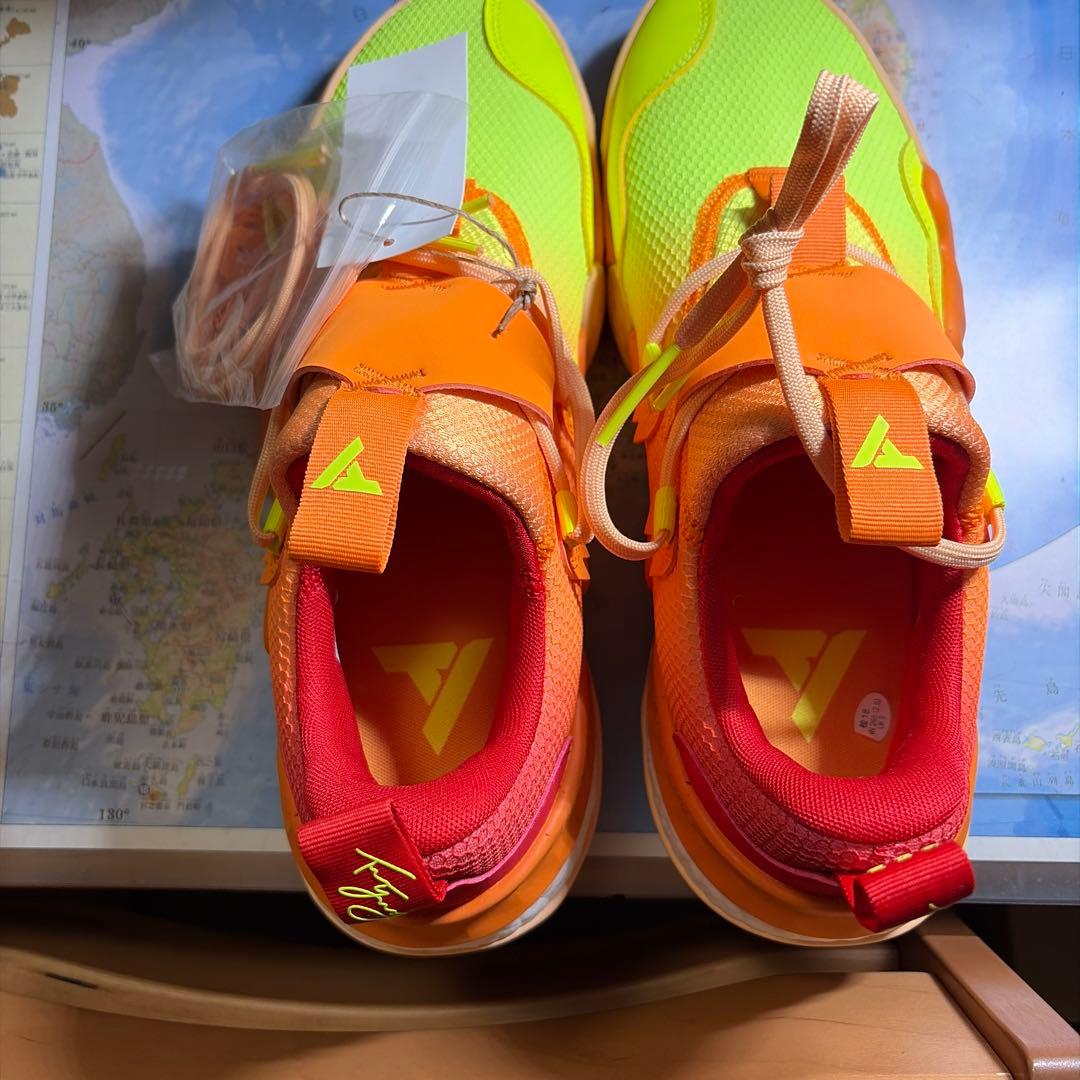 バスケットボールシューズ アディダス　adidas トレイヤング1