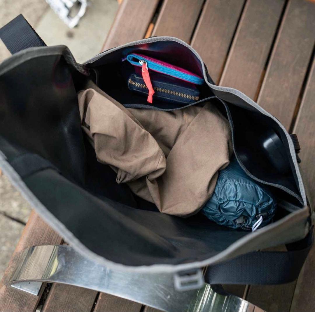 アクセサリー *BLUE LUG* the messenger bag half (grey)