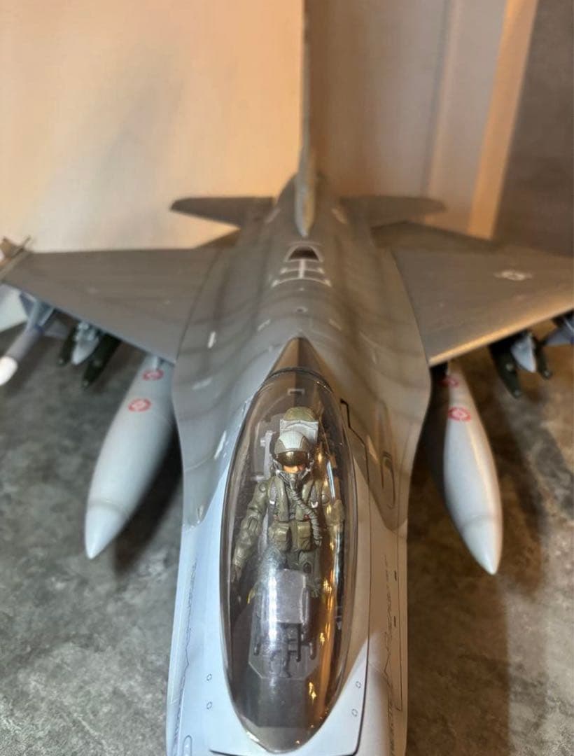 エリートフォース 1/18 F-16 ファイティング・ファルコン