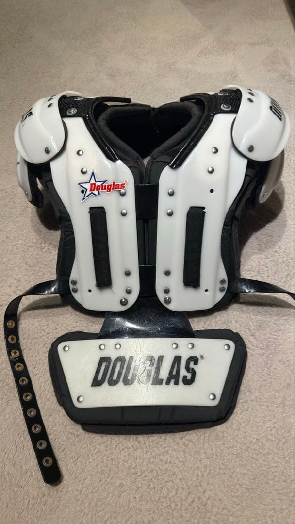 Douglas ショルダーパッド バックプレート付き