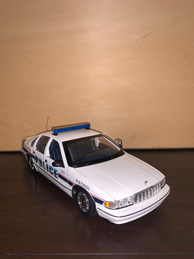 入手困難　1/18UT models カプリスパトカー④