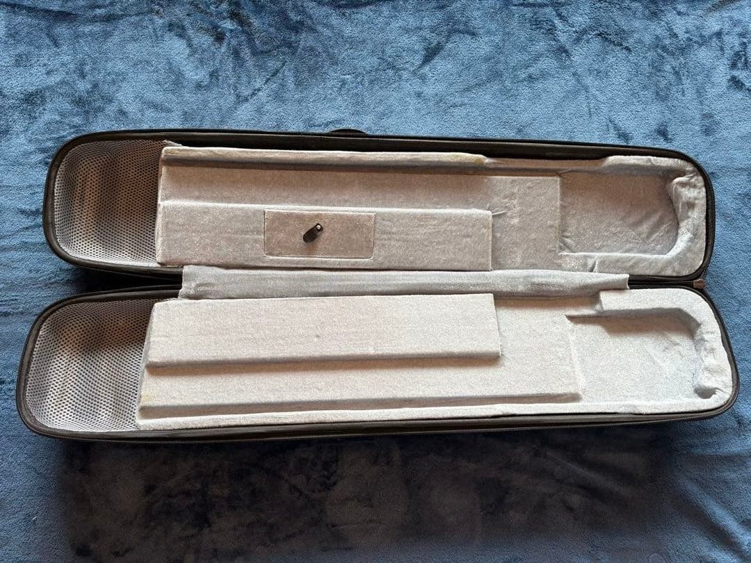 二胡　ハードケース　換えの弓毛付き