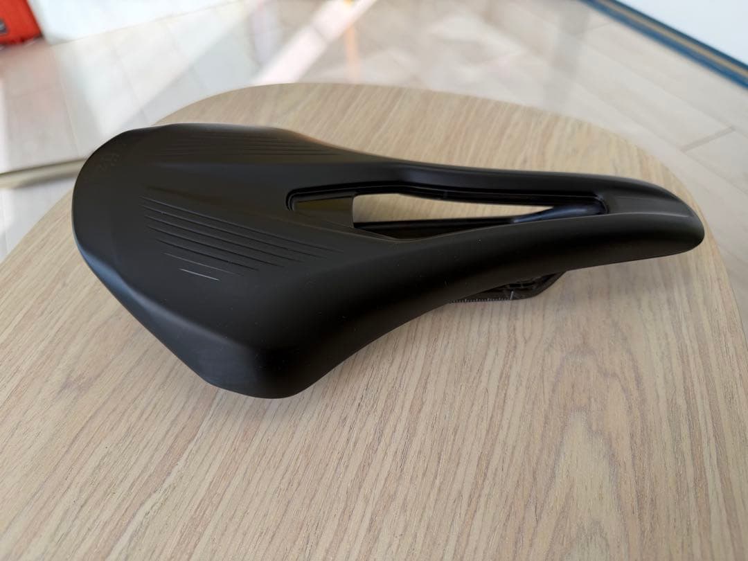 fi'zi:k ARGO VENTO R1 イタリア製