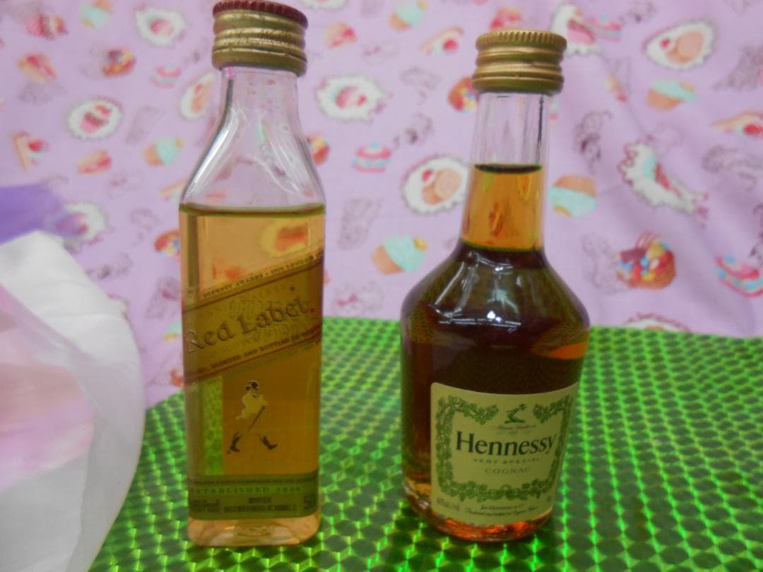 未開封9.980円Hennessyコニャックとジョニーウォーカー赤ラベル