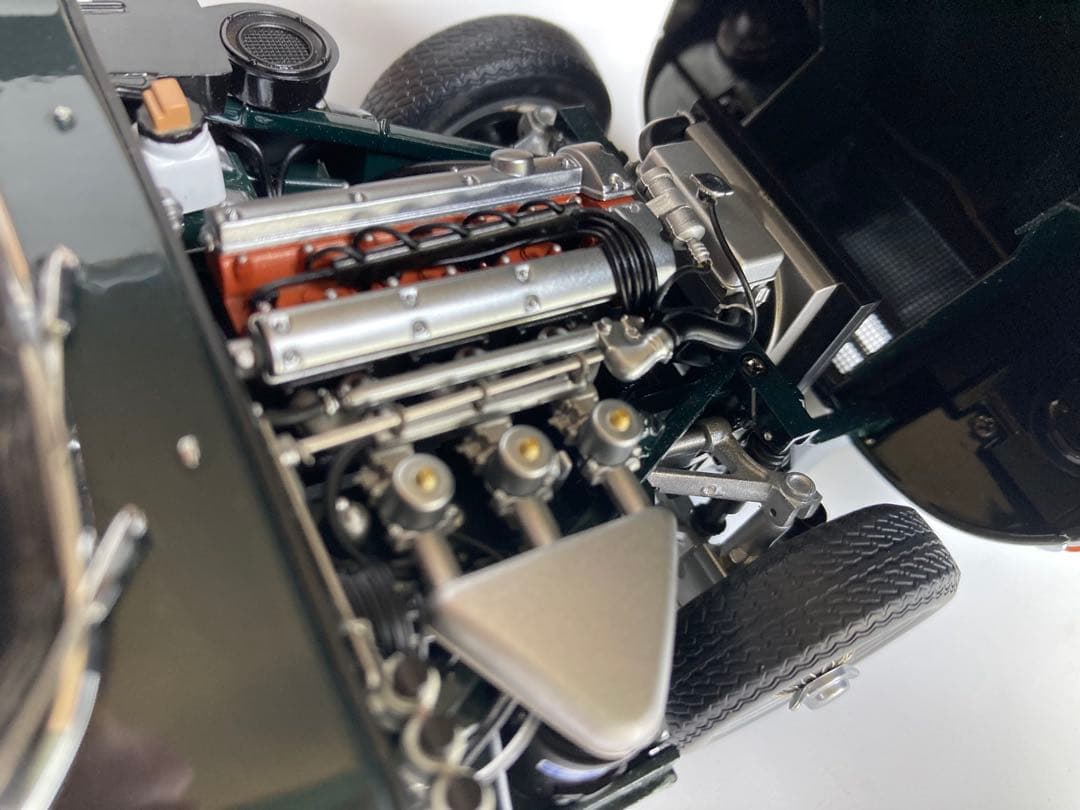 AUTOart JAGUAR E-TYPE ダイキャストモデル