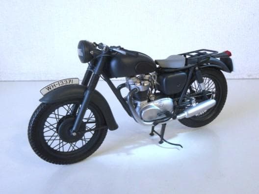 値下 MINICHAMPS 1/12 トライアンフTR6 Trophy「大脱走」