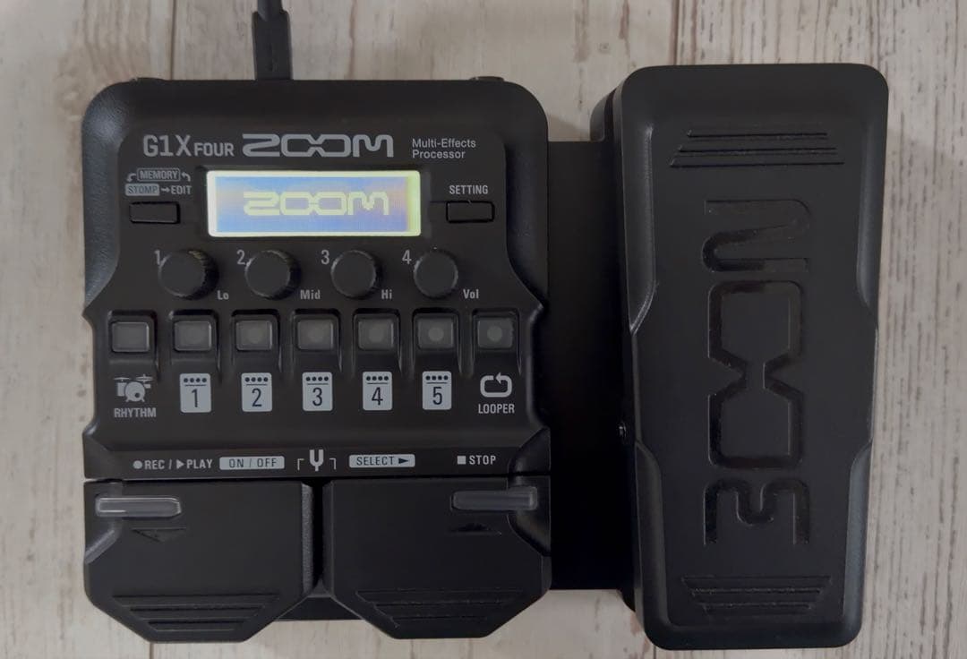 ZOOM G1X FOUR マルチエフェクトペダル
